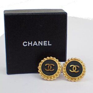CHANEL CC Logo Round Button Earrings 93A Clip-On Gold-Plated Vintage